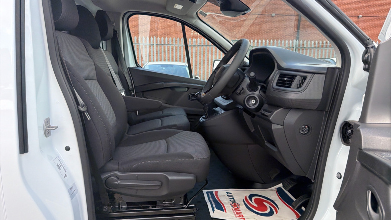 Renault Trafic Swb Diesel SL30 Blue dCi 130 Advance [Safety] Van